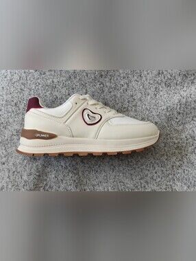 Cream/White w/ Heart Accent Sneakers (New; Sz: 9 W; QRUNNER)